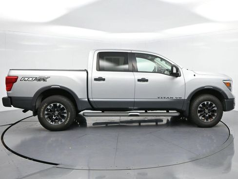 Used 2018 Nissan Titan PRO-4X w/ Pro-4x Convenience Package AWD/4WD image 8