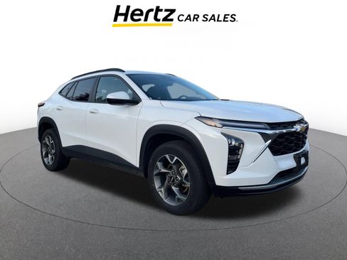 Used 2025 Chevrolet Trax LT image 1