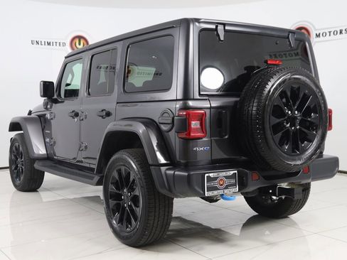 Used 2022 Jeep Wrangler Unlimited Sahara w/ Cold Weather Group image 5