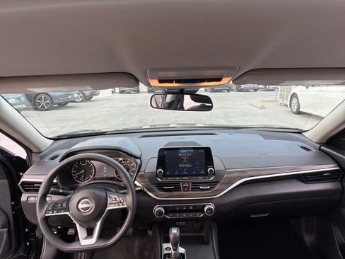 Used 2025 Nissan Altima 2.5 SV image 33