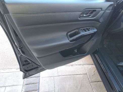 Certified 2025 Nissan Pathfinder SV image 28