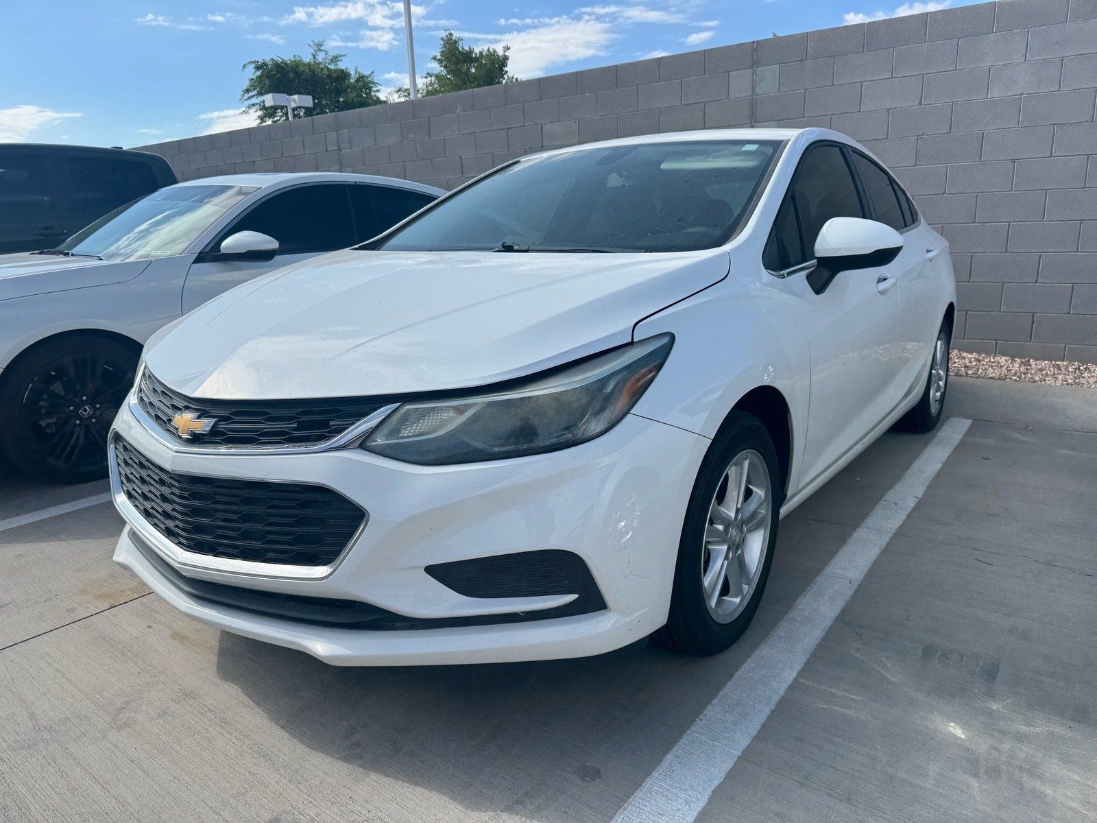 Used 2018 Chevrolet Cruze LT w/ Convenience Package FWD image 2