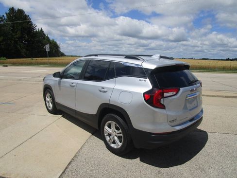 Used 2022 GMC Terrain SLE w/ Driver Convenience Package FWD image 3