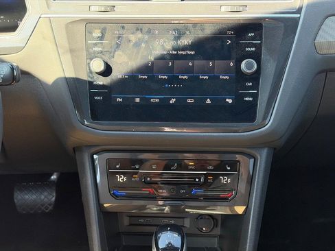 Used 2024 Volkswagen Tiguan SE w/ Panoramic Sunroof Package image 14