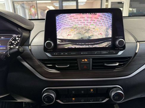 Used 2025 Nissan Altima 2.5 SV image 20