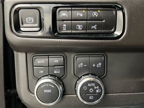 Used 2025 GMC Yukon Denali AWD/4WD image 53