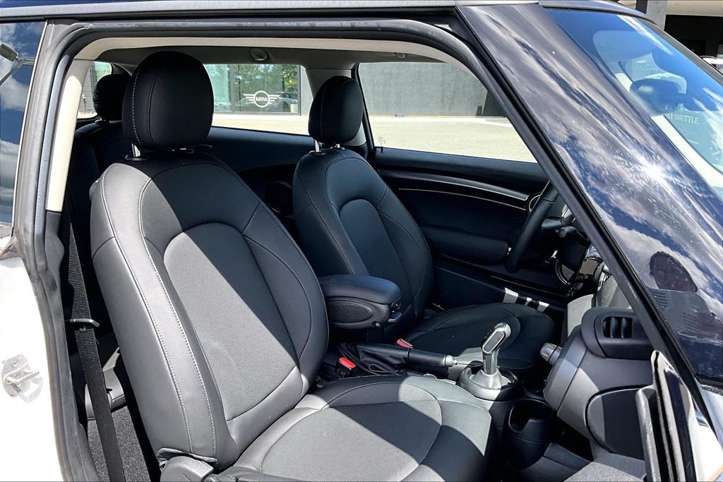 Used 2024 MINI Cooper 2-Door Hardtop FWD image 8