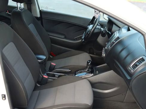 Used 2017 Kia Forte S w/ S Technology Package image 41