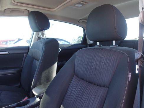 Used 2019 Nissan Sentra SV w/ Special Edition Package FWD image 11