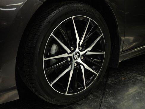 Used 2023 Toyota Camry SE w/ Convenience Package FWD image 3
