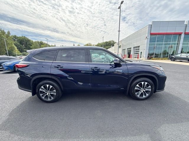 Used 2020 Toyota Highlander XLE AWD/4WD image 14