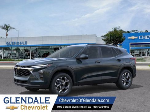 New 2026 Chevrolet Trax LT w/ Driver Confidence Package FWD image 1