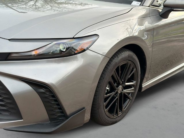 Used 2025 Toyota Camry SE w/ Convenience Package FWD image 10