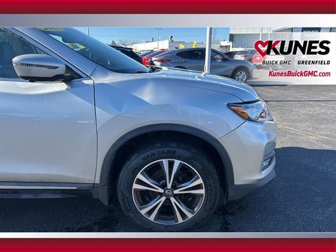 Used 2018 Nissan Rogue SL w/ Premium Package image 16