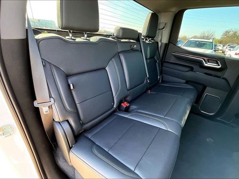 Used 2023 GMC Sierra 1500 SLT image 35