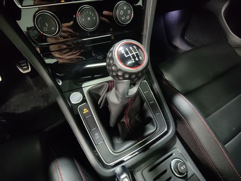 Used 2019 Volkswagen GTI SE w/ SE Experience Package image 27