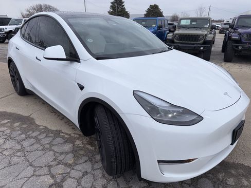 Used 2024 Tesla Model Y Performance image 4