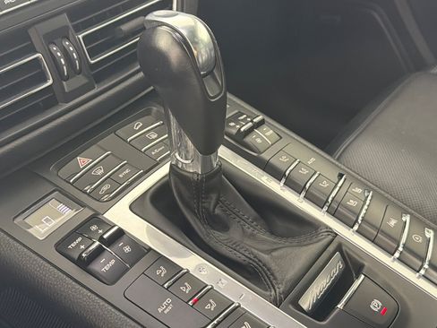 Used 2020 Porsche Macan AWD/4WD image 21