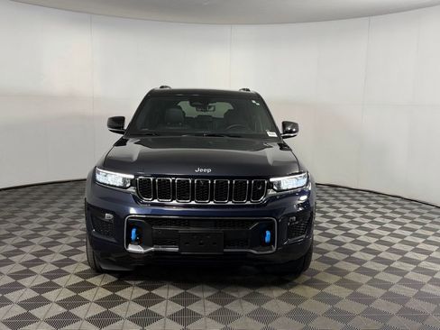 Used 2023 Jeep Grand Cherokee Overland w/ Advanced Protech Group III image 12