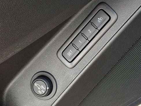 Used 2020 Chevrolet Equinox Premier image 25