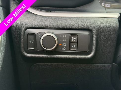 Used 2020 Ford Explorer XLT AWD/4WD image 16