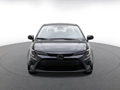 Used 2025 Toyota Corolla LE FWD image 2