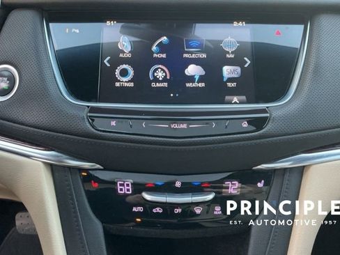 Used 2017 Cadillac XT5 Luxury w/ Driver Awareness Package image 16