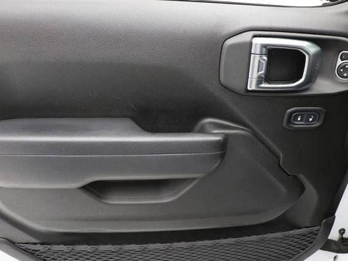 Used 2023 Jeep Wrangler Unlimited Rubicon image 16