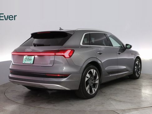 Used 2021 Audi e-tron Prestige w/ Prestige Package image 12