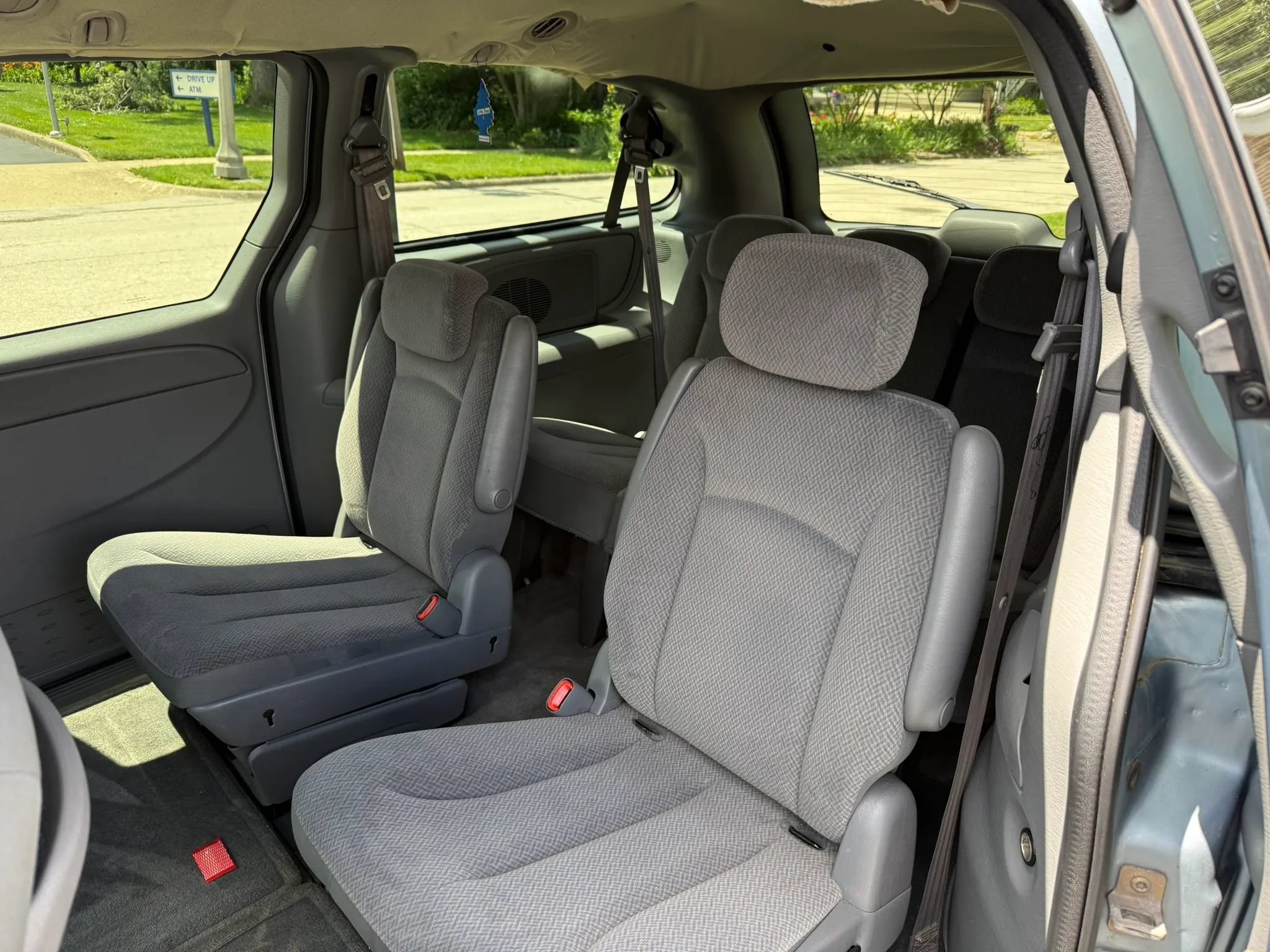 Used 2005 Chrysler Town & Country LX w/ Popular Equipment Group II FWD image 5
