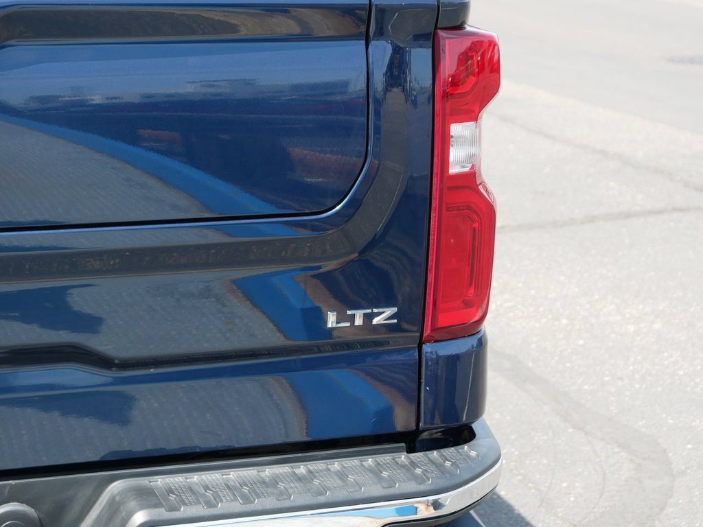 Used 2023 Chevrolet Silverado 1500 LTZ AWD/4WD image 6