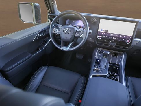 Used 2025 Lexus GX 550 w/ Accessory Package (2T) AWD/4WD image 28