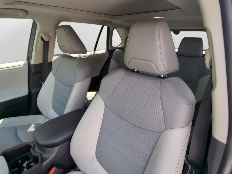 Used 2023 Toyota RAV4 Limited AWD/4WD image 13