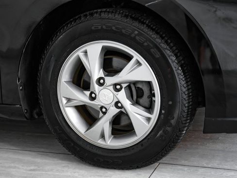 Used 2021 Hyundai Elantra SE w/ Cargo Package image 51