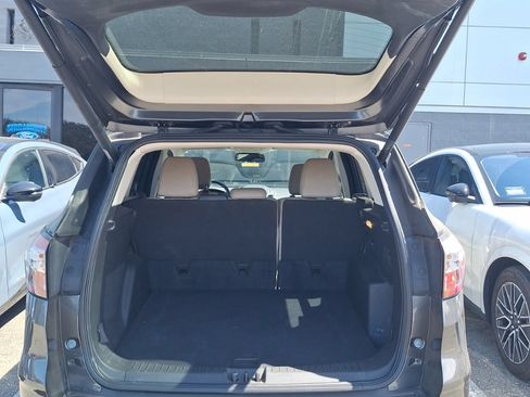 Used 2018 Ford Escape Titanium w/ Ford Safe & Smart Package FWD image 9