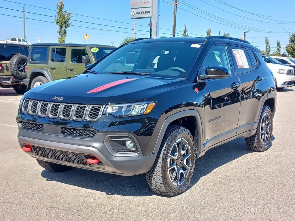 Used 2026 Jeep Compass Trailhawk AWD/4WD image 2