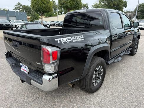 Used 2021 Toyota Tacoma TRD Off-Road AWD/4WD image 7