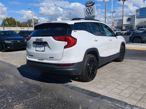 Used 2021 GMC Terrain SLT w/ Elevation Edition image 4