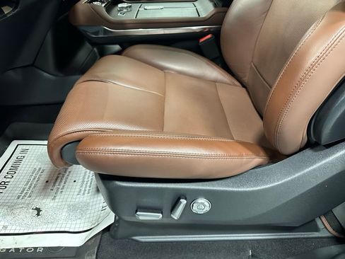 Used 2025 Lincoln Navigator L Reserve image 13