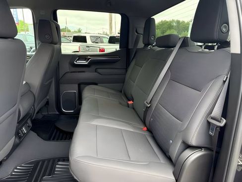 Used 2023 Chevrolet Silverado 1500 LT AWD/4WD image 19