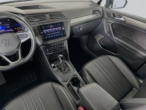 Used 2024 Volkswagen Tiguan SE image 23