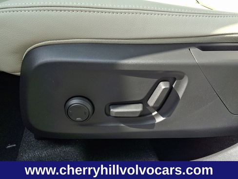 New 2025 Volvo XC40 B5 Ultra w/ Protection Package Premier image 13