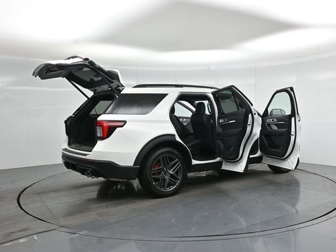 New 2026 Ford Explorer ST w/ Sun And Sound Package image 5