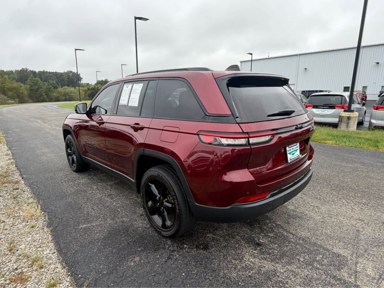 Used 2023 Jeep Grand Cherokee Altitude AWD/4WD image 7
