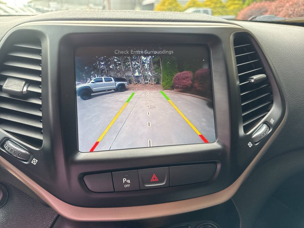 Used 2018 Jeep Cherokee Limited FWD image 20