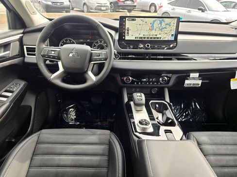 New 2026 Mitsubishi Outlander SE image 13