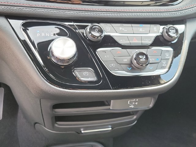 New 2027 Chrysler Pacifica Select FWD image 14