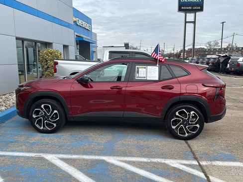 Used 2025 Chevrolet Trax RS w/ Driver Confidence Package image 9