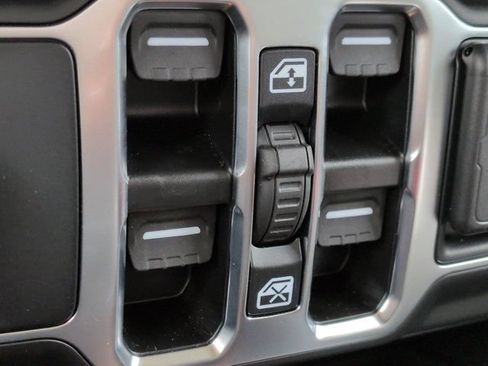 Used 2025 Jeep Gladiator Sport AWD/4WD image 21