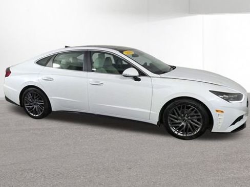 Used 2022 Hyundai Sonata Limited FWD image 2